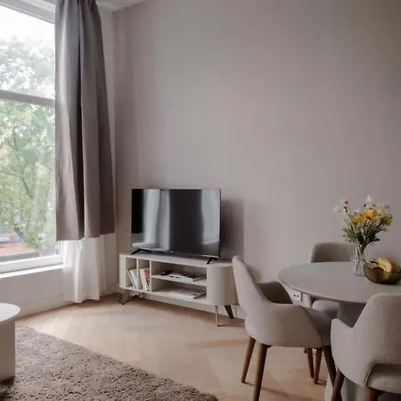 Luxury Steps Away From Station Rotterdam