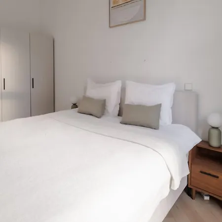 Luxury Steps Away From Station * Rotterdam