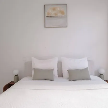 Apartment Luxury Steps Away From Station *