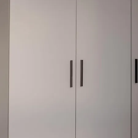 Apartment Luxury Steps Away From Station *