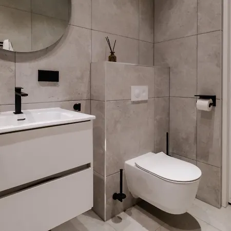 Luxury Steps Away From Station Apartment Rotterdam