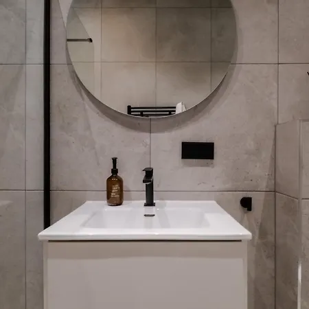Luxury Steps Away From Station Apartment Rotterdam