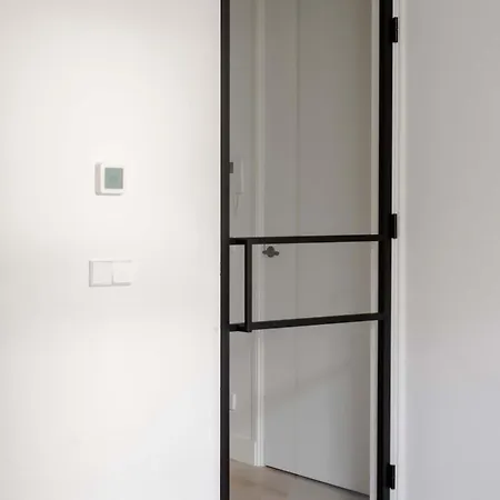 Luxury Steps Away From Station * Rotterdam